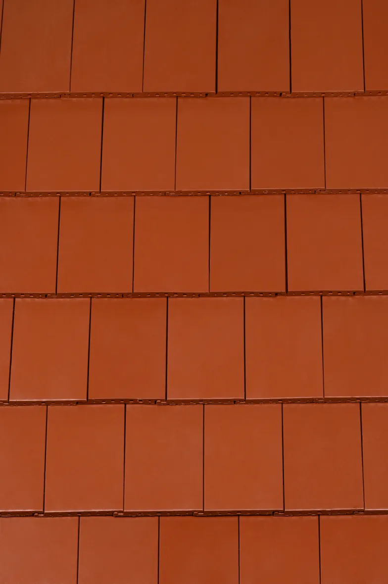 RÓNA STRAIGHT CUT - A plain tile perfect for a fashionable roof