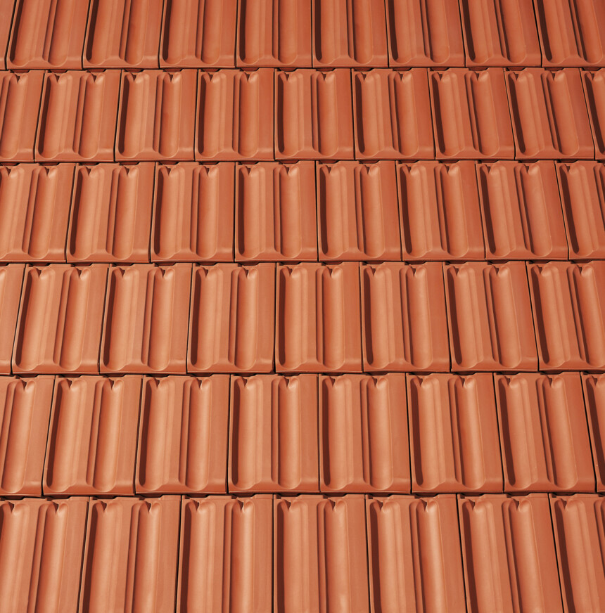 Brick red engobe – laying